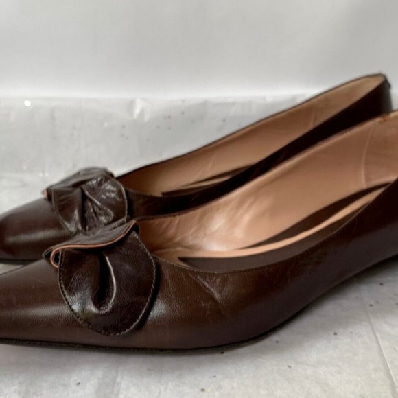 Albert Nipon Brown Leather Pointed Toe Kitten Heels Floral Detail - Size 8 Spain - Picture 12 of 12